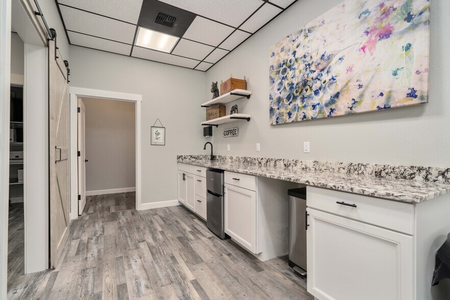 More Photos Of 14718 Union Ave SW, Lakewood Office For Sale