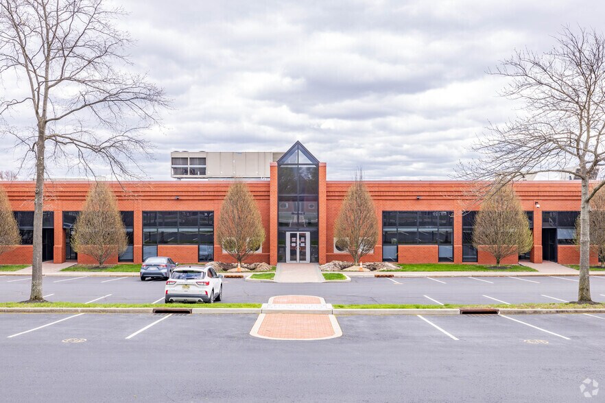 More Photos Of 200-298 Fernwood Ave, Edison Office For Lease