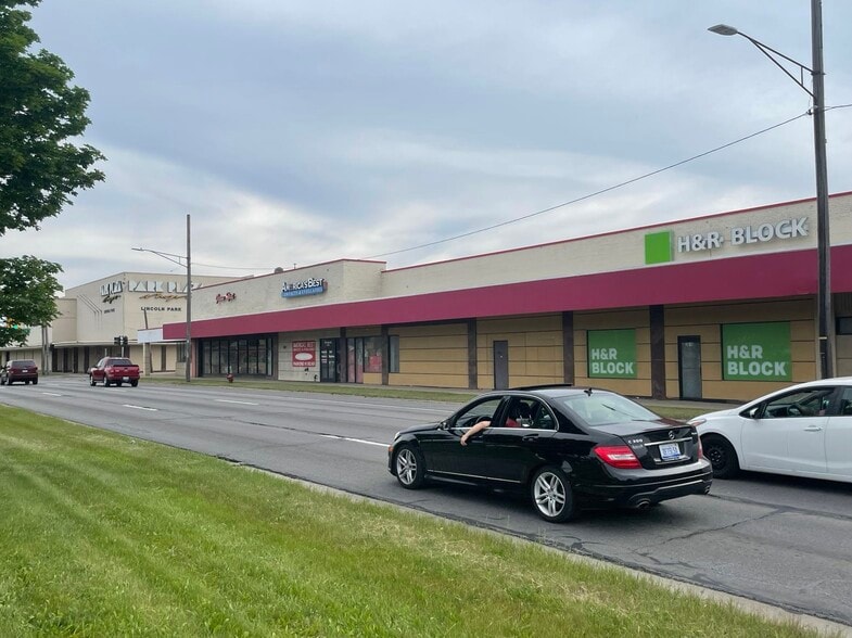 More Photos Of 3574-3760 Fort St, Lincoln Park Land For Lease