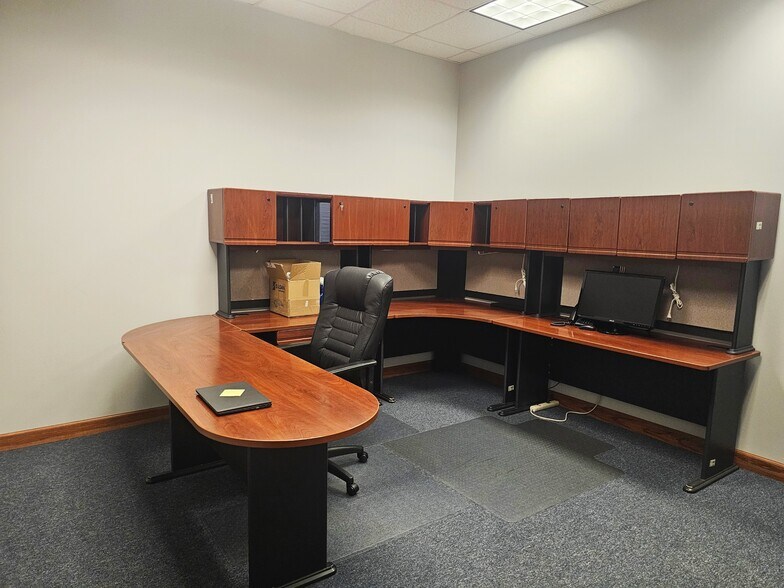 More Photos Of 20635 Abbey Woods Ct N, Frankfort Loft Creative Space For Sale