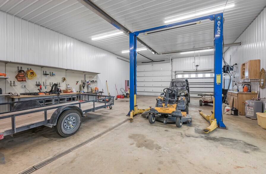 More Photos Of 90917 240th St, Austin Light Distribution For Sale