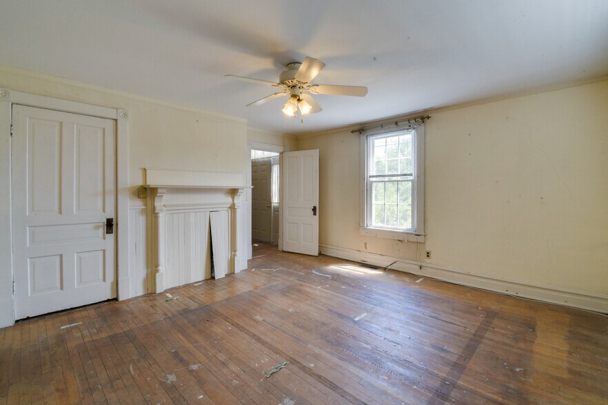 More Photos Of 35 Tinkling Spring Rd, Fishersville Showroom For Sale