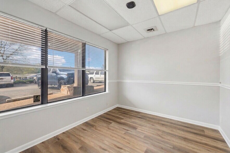 More Photos Of 165 Belle Forest Cir, Nashville Office For Sale