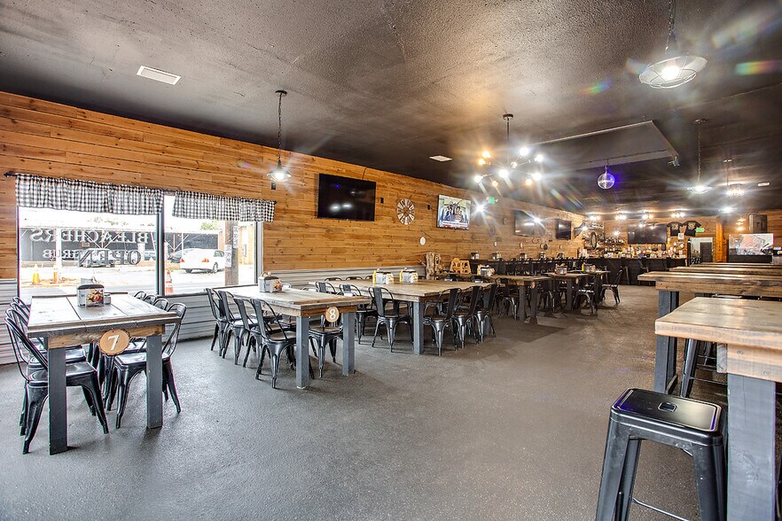 More Photos Of 418 Washington St, Chattahoochee Storefront For Sale