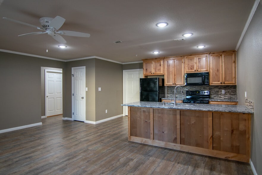 More Photos Of 651 E McGregor Dr, Mc Gregor Apartments For Sale