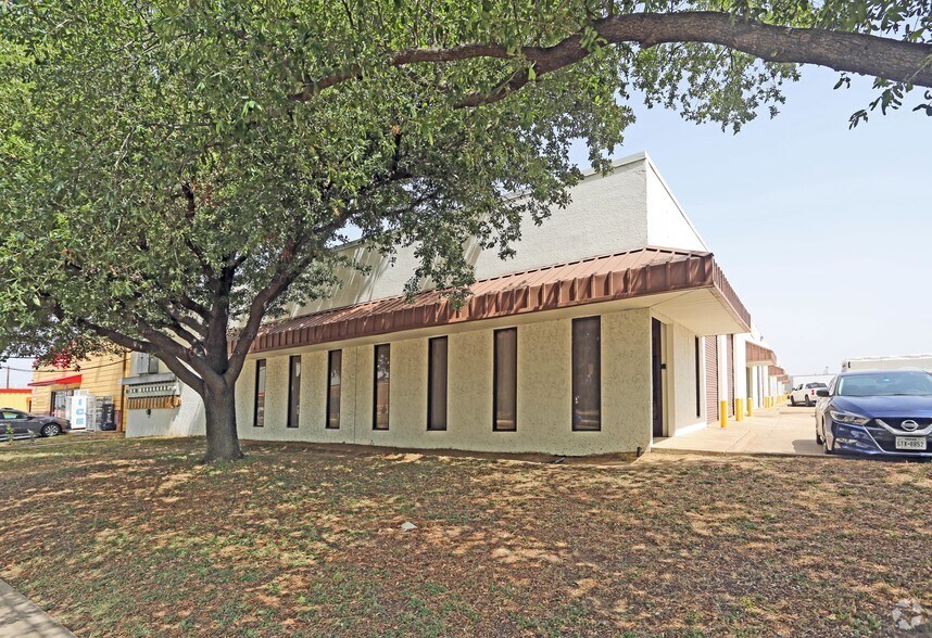 More Photos Of 801-827 Luke St, Irving Light Distribution For Lease