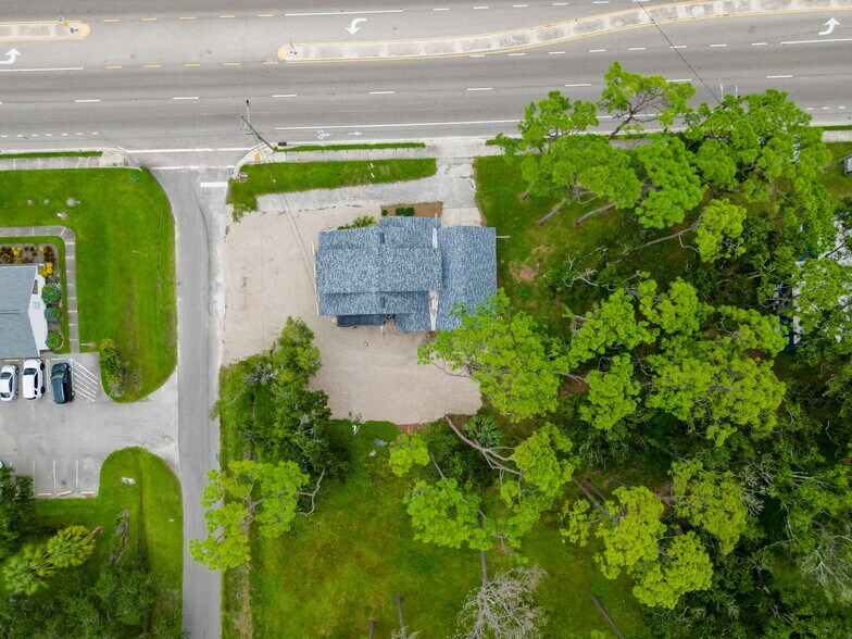 More Photos Of 301 N US Highway 41, Ruskin Office Residential For Lease