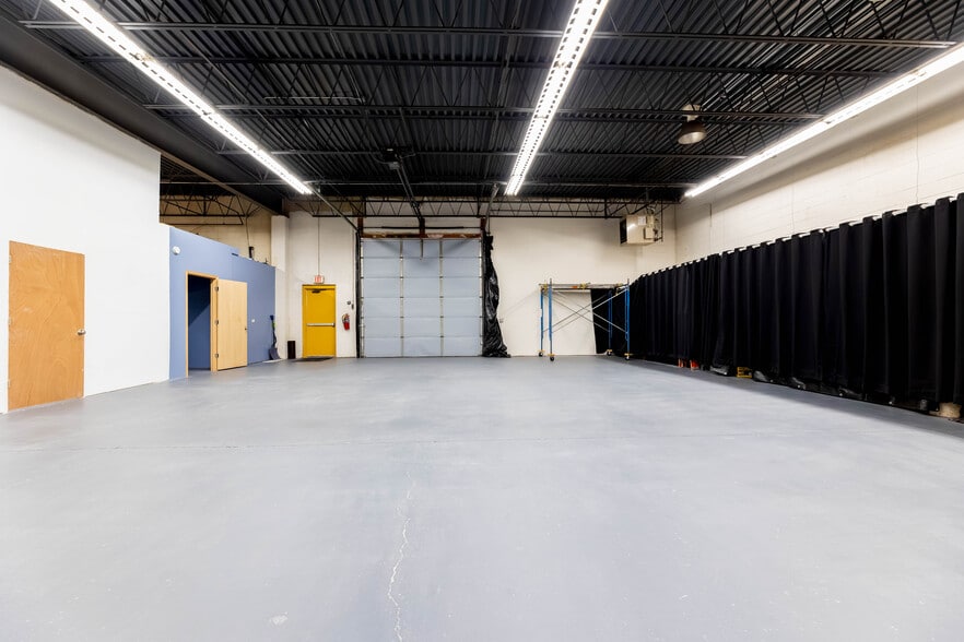 More Photos Of 17143 Westview Ave, Thornton Industrial For Sale