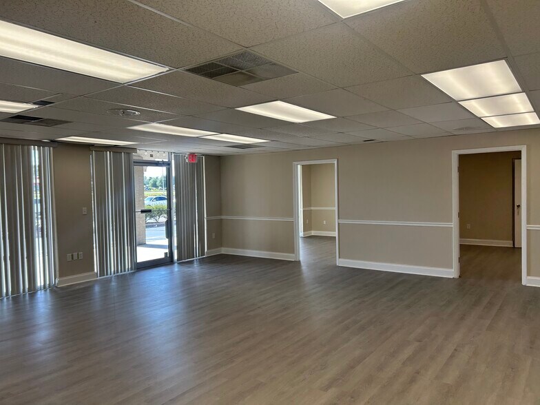 More Photos Of 3750 US Highway 27 N, Sebring General Retail For Sale