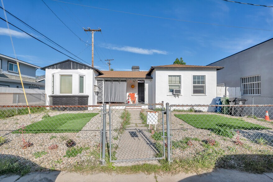 More Photos Of 901 N Maclay Ave, San Fernando Freestanding For Lease