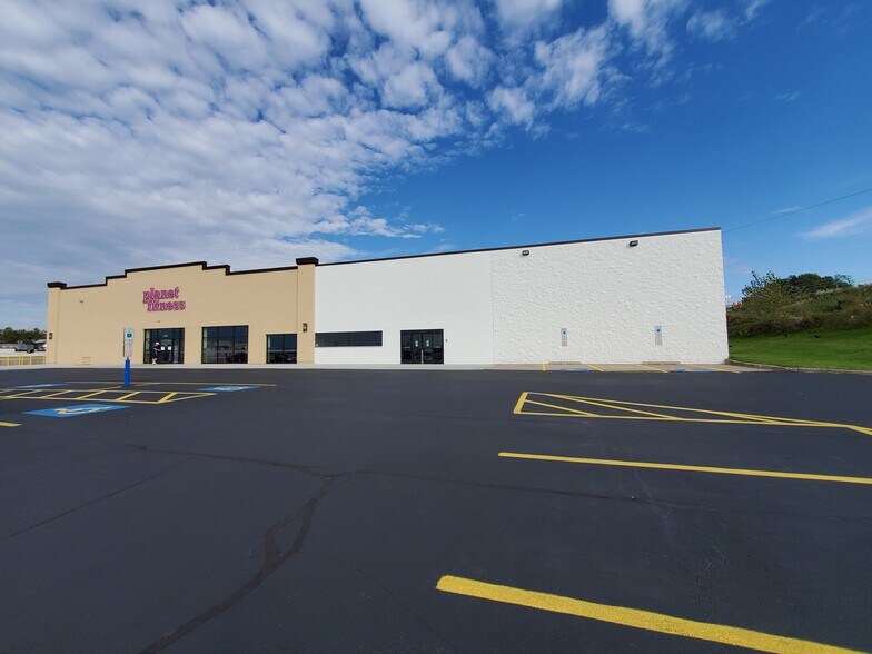 More Photos Of 1920 Edinboro Rd, Erie Flex For Lease