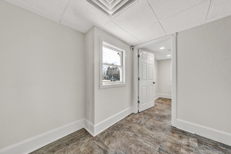 More Photos Of 628 S Colorado St, Salem Office For Sale