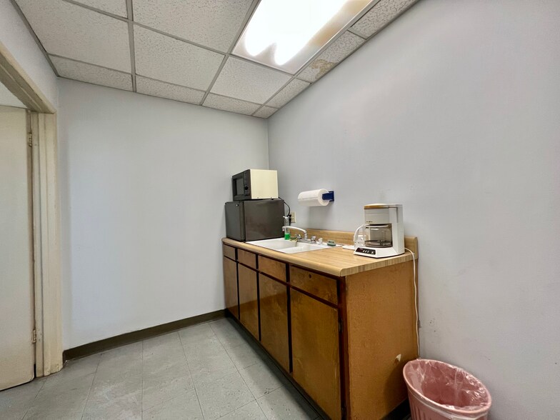 More Photos Of 14620 Novice St, Panorama City Warehouse For Sale