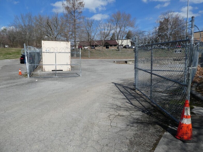 More Photos Of 6217 Enterprise Dr, Knoxville Light Distribution For Lease