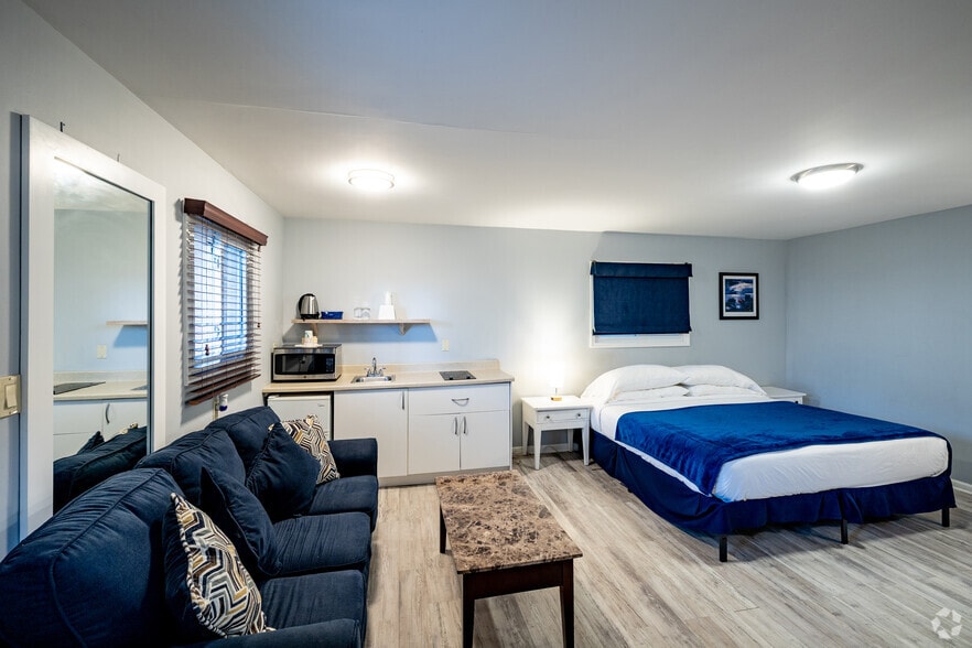 More Photos Of 1399 Main Road, Riverhead Hotel For Sale