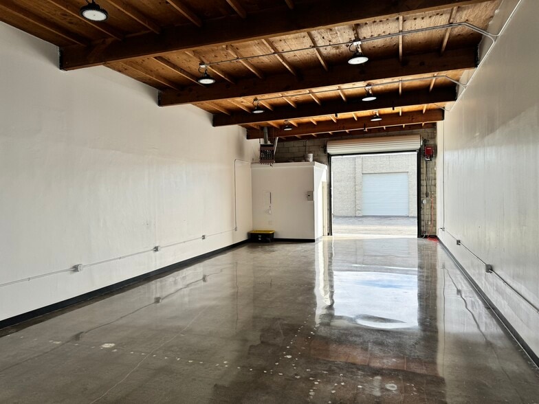 More Photos Of 2745 Sherwin Ave, Ventura Manufacturing For Sale