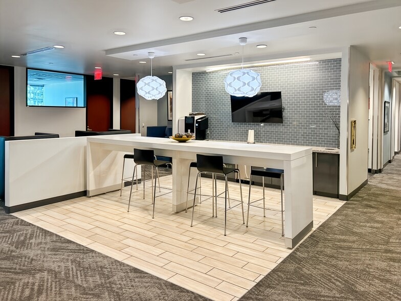 More Photos Of 2415 E Camelback Rd, Phoenix Coworking Space