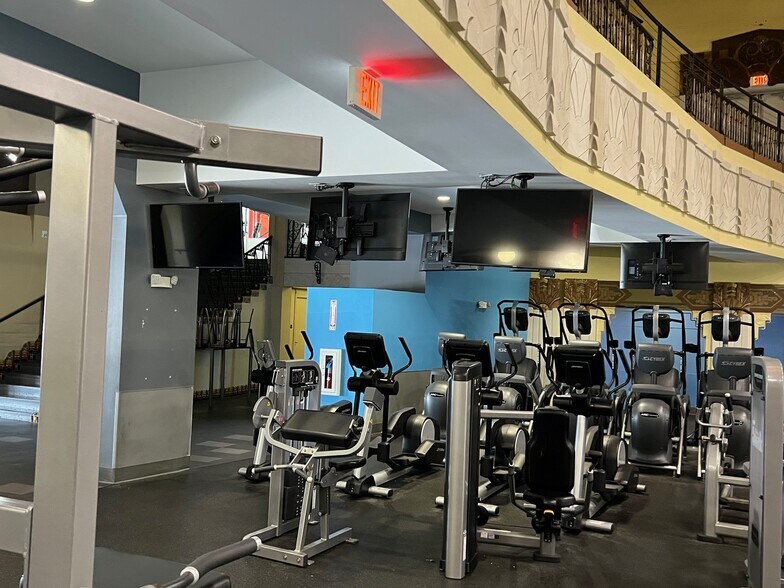 More Photos Of 6710-6720 Pacific Blvd, Huntington Park Health Club For Lease