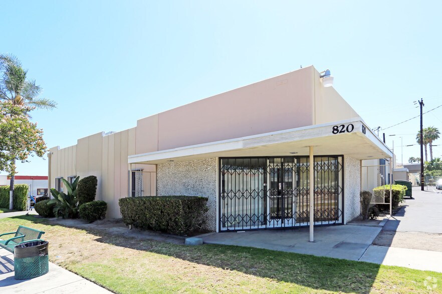 More Photos Of 820 S Grand Ave, Santa Ana Warehouse For Lease