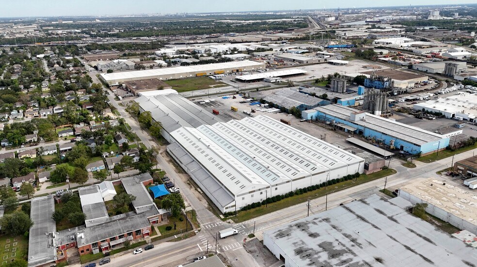 More Photos Of 1211 Kress St, Houston Manufacturing For Lease