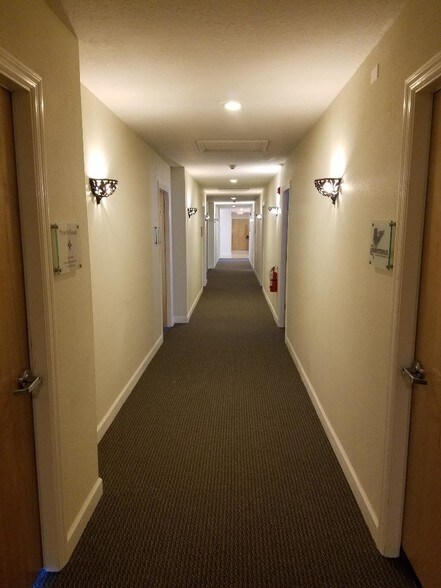 More Photos Of 7910 N Tamiami Trl, Sarasota Office For Lease