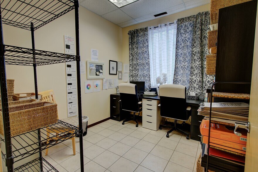 More Photos Of 5021 Parkwood Rd, Blackfalds Medical For Sale