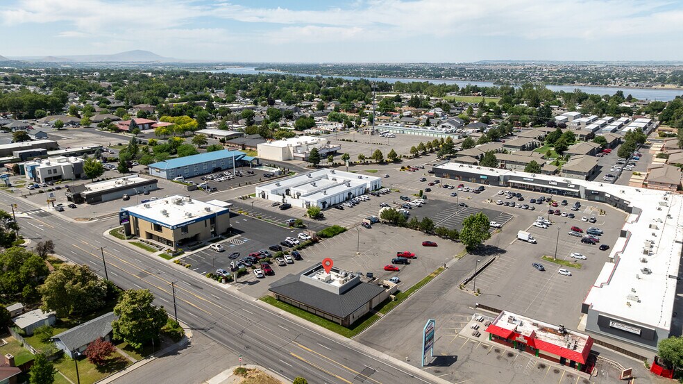 More Photos Of 3200 W Clearwater Ave, Kennewick Restaurant For Sale