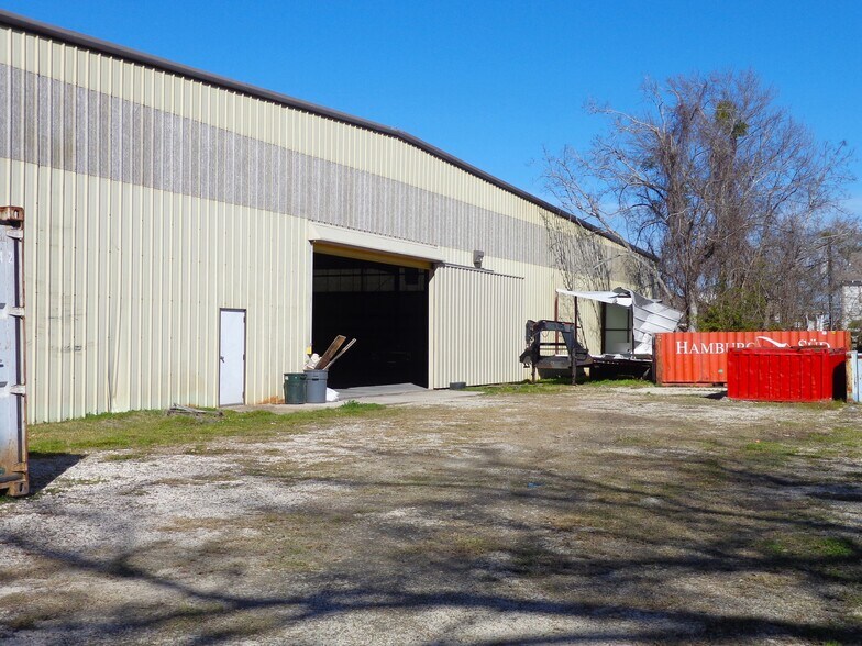 More Photos Of 502 7th St, Lake Charles Warehouse For Sale