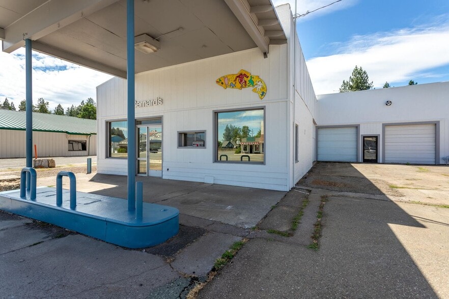 More Photos Of 37087 Main St, Burney Showroom For Sale