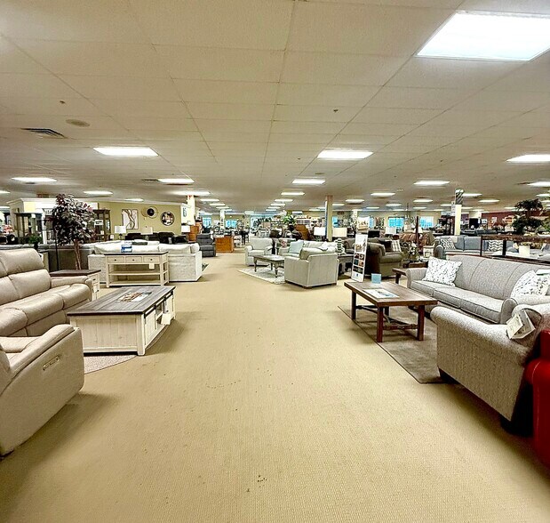 More Photos Of 411 Rt-108, Somersworth Freestanding For Sale