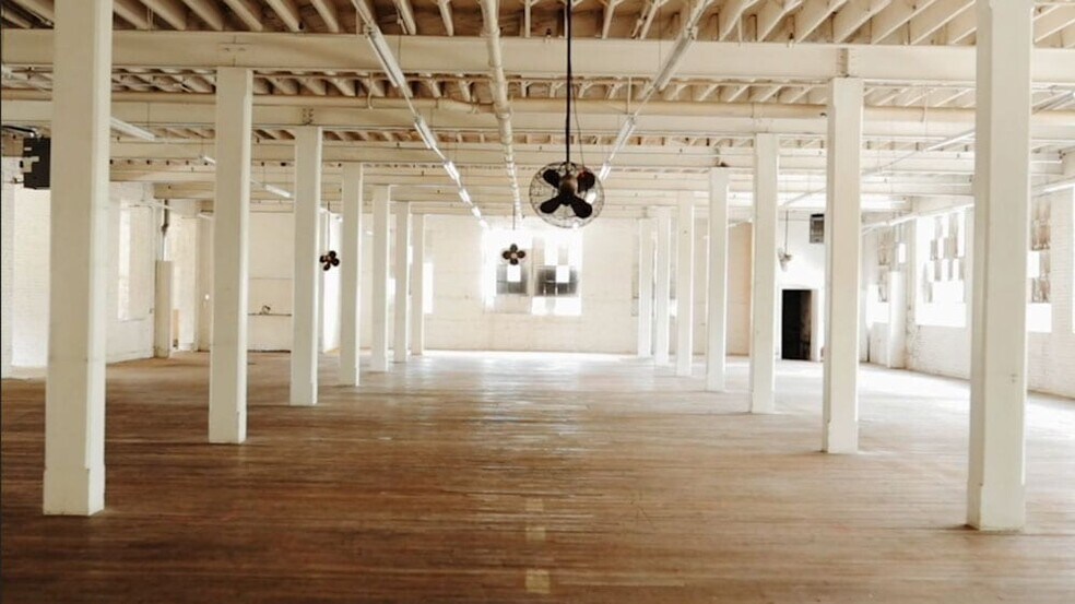 More Photos Of 100 S Mulberry St, Dickson Coworking Space