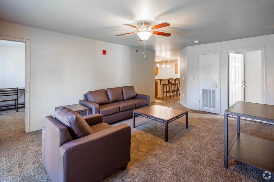 More Photos Of 500 Saluki Blvd, Carbondale Apartments For Sale
