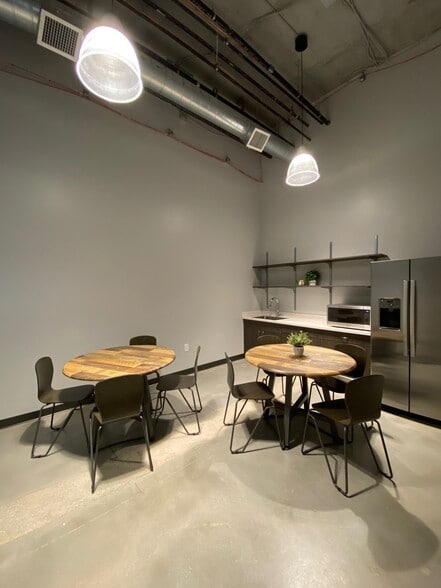 More Photos Of 5170 Peachtree Rd, Chamblee Office For Lease