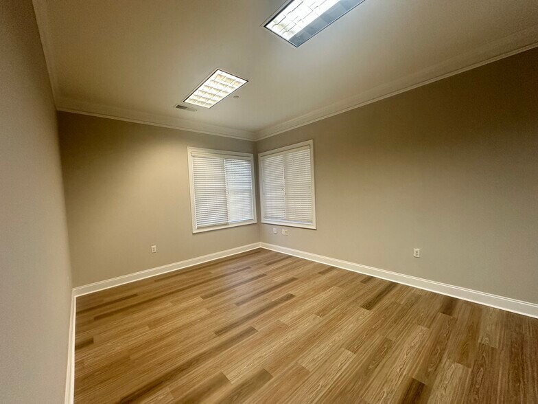 More Photos Of 10425 Old Alabama Connector Rd, Alpharetta Office For Lease