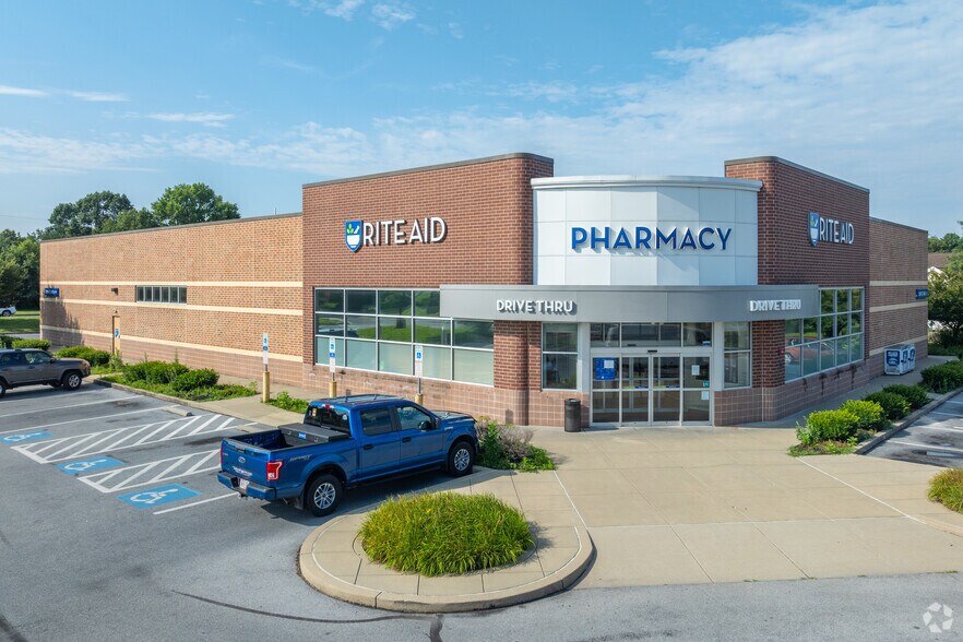 Primary Photo Of 980 E Main St, Palmyra General Retail For Sale