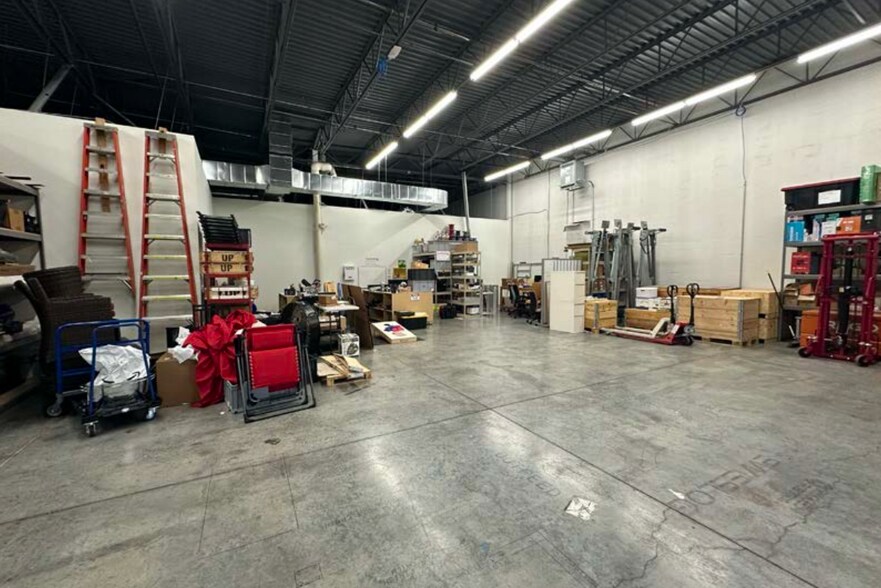 More Photos Of 6037 Commerce Ct, Mason Warehouse For Lease
