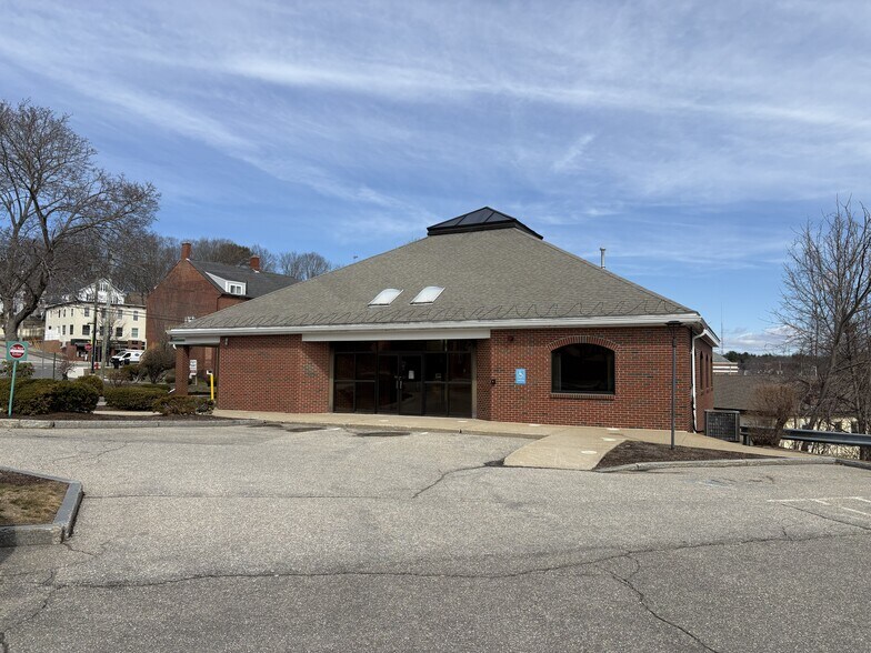 More Photos Of 10 Constitutional Way, Somersworth Bank For Lease