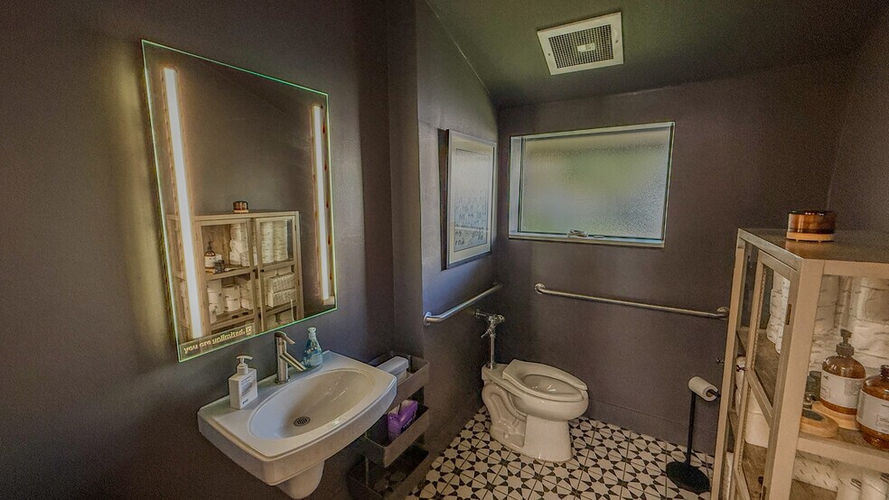 More Photos Of 7-15 W Main Street, Pensacola General Retail For Sale