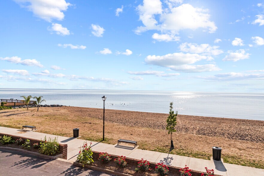 More Photos Of 30 Colonial Ave, Colonial Beach Hotel For Sale