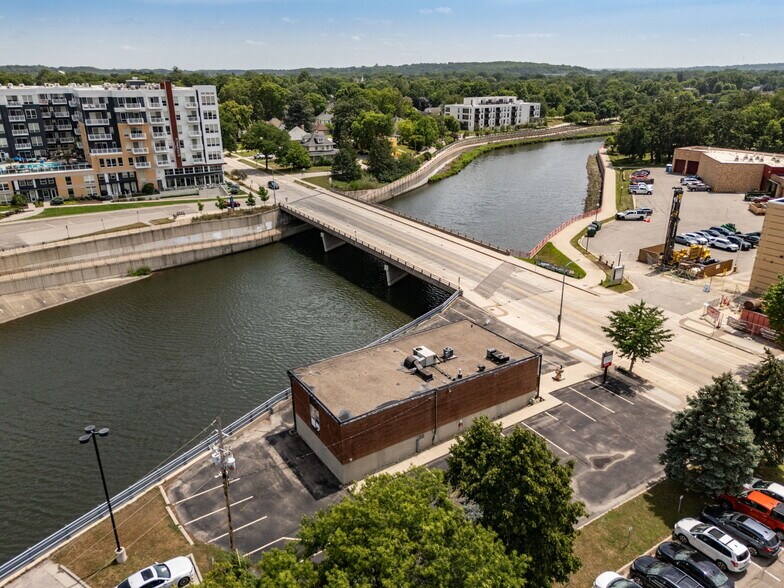 More Photos Of 307 E Center St, Rochester Office For Sale