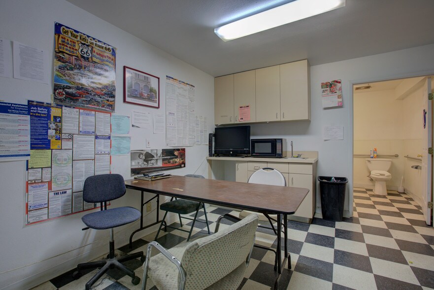 More Photos Of 17094 Road 26 Rd, Madera Auto Repair For Sale