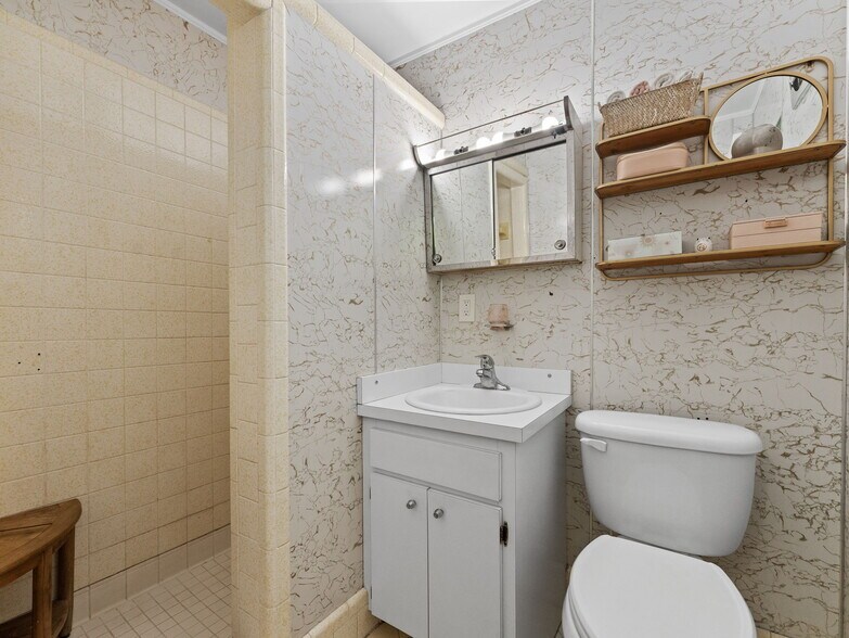 More Photos Of 200 66th St N, Saint Petersburg Office For Sale