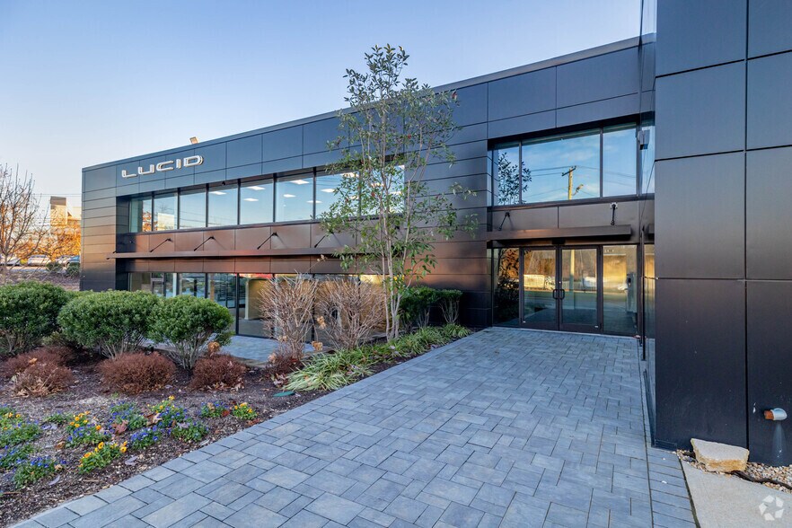 More Photos Of 45 S Service Rd, Plainview Light Manufacturing For Lease