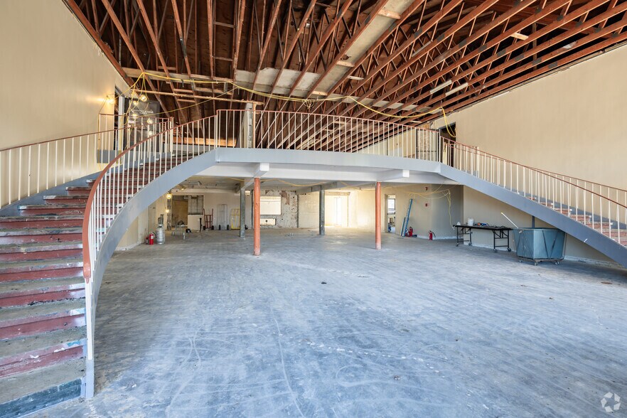 More Photos Of 950 J Clyde Morris Blvd, Newport News Hotel For Sale