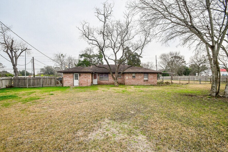 More Photos Of 11602 Dover St, Houston Flex For Lease