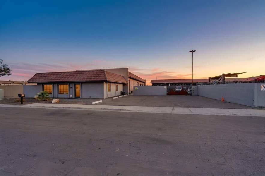 Primary Photo Of 7828 N 68th Ave, Glendale Warehouse For Sale