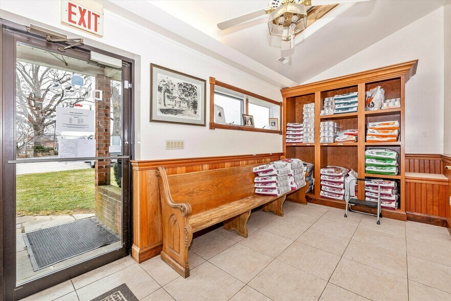 More Photos Of 806 Park Ave, Mount Airy Office For Sale