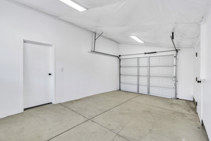 More Photos Of 2934 SE 16th Ave, Portland Flex For Lease