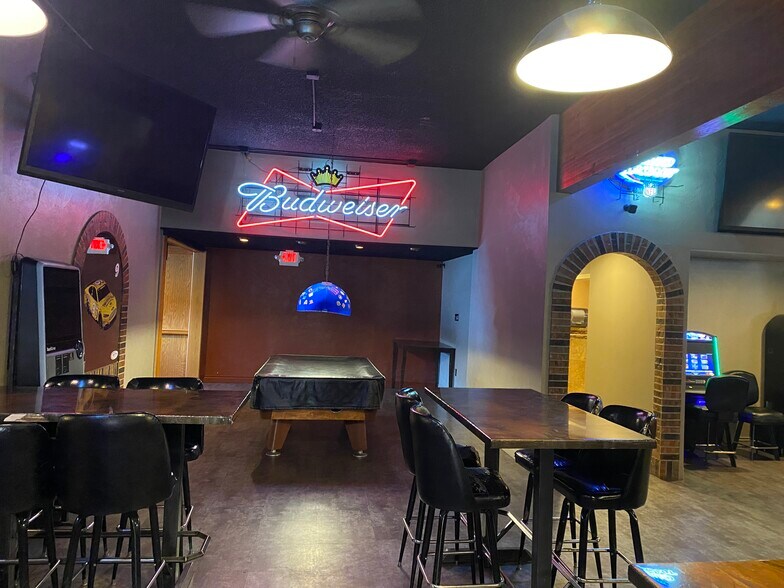 More Photos Of 239 Main St, Shelby Bar For Sale