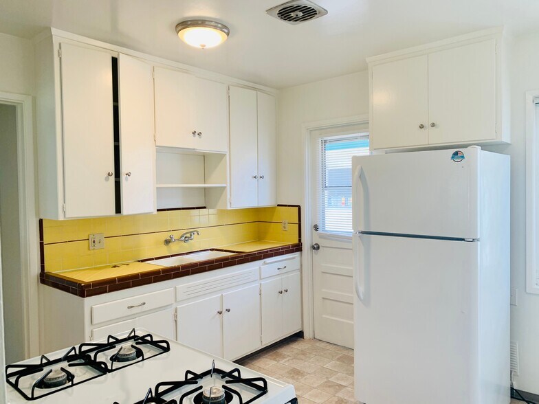 More Photos Of 1179 Felspar St, San Diego Apartments For Sale
